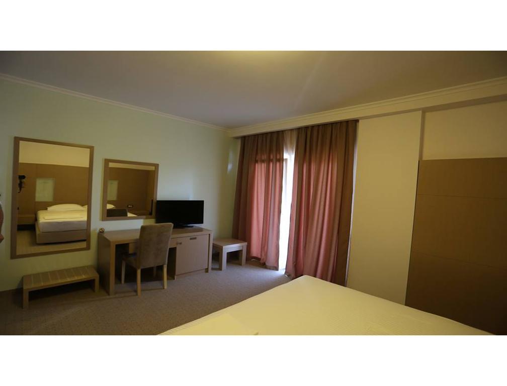 Hotel Voloreka Tushemisht 部屋 写真