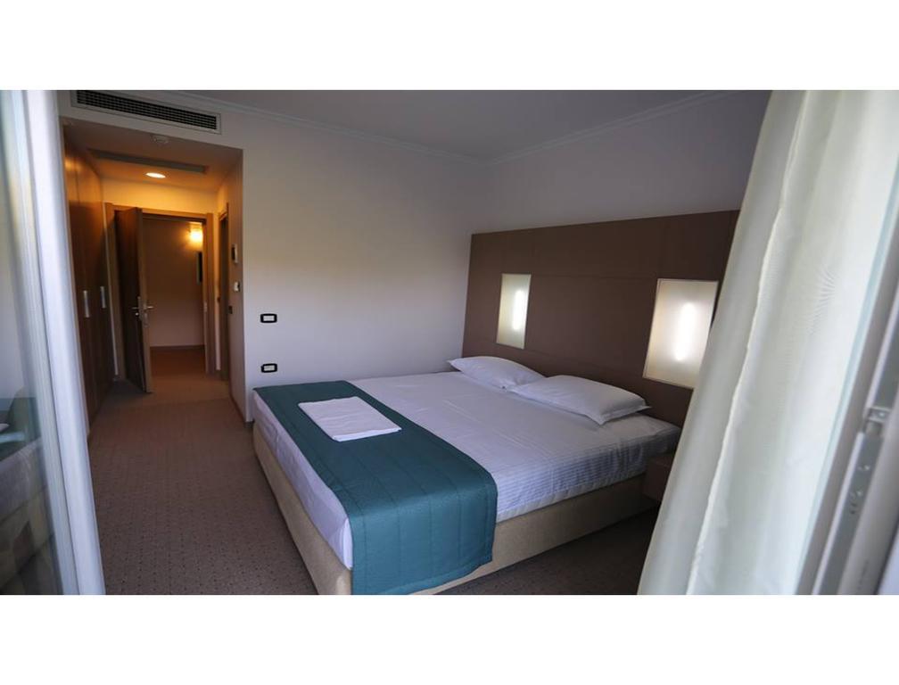 Hotel Voloreka Tushemisht 部屋 写真