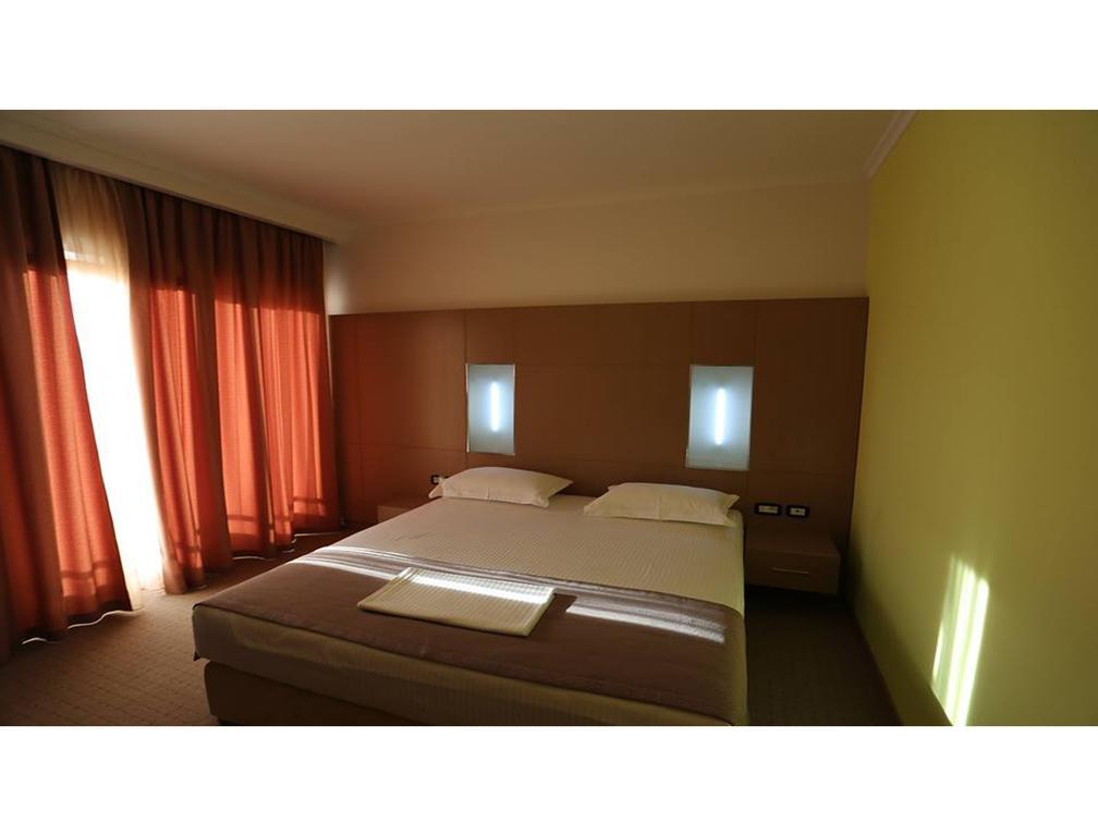 Hotel Voloreka Tushemisht 部屋 写真