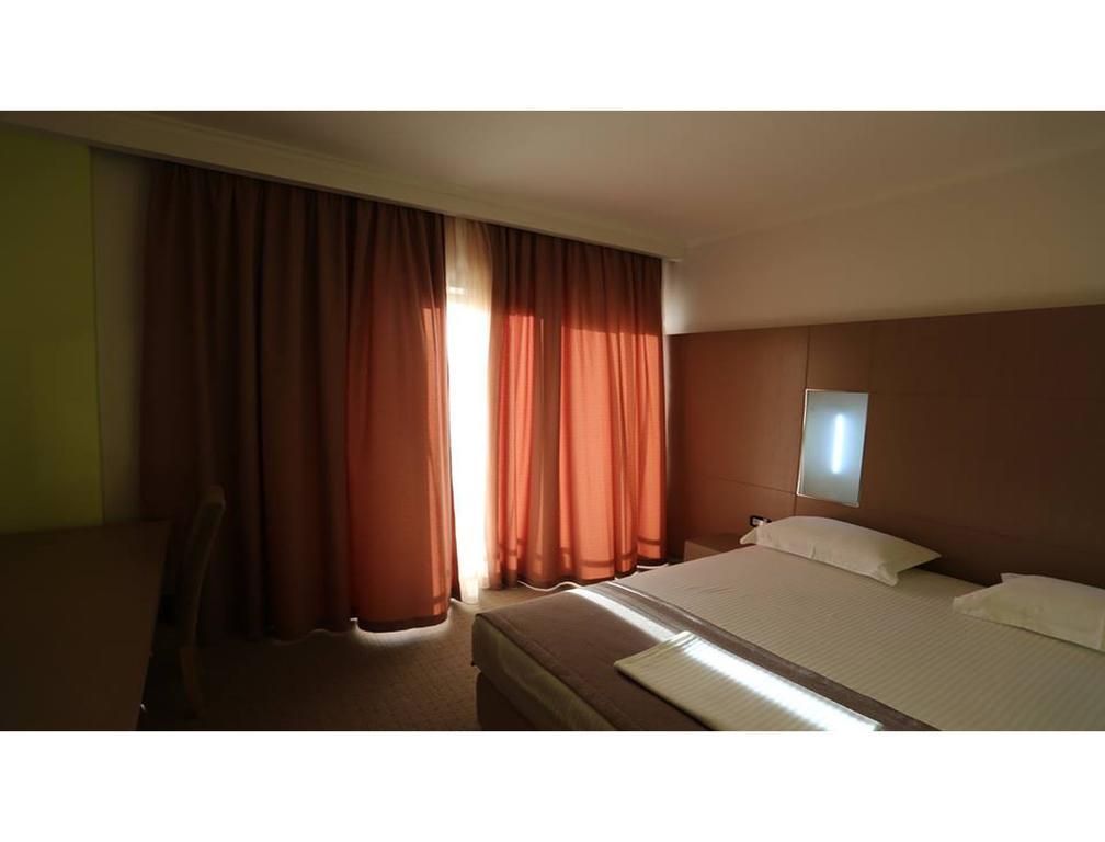 Hotel Voloreka Tushemisht エクステリア 写真