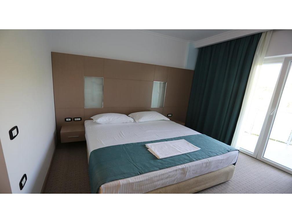 Hotel Voloreka Tushemisht エクステリア 写真