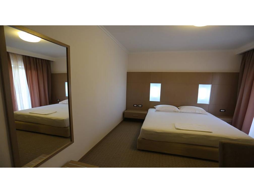 Hotel Voloreka Tushemisht 部屋 写真