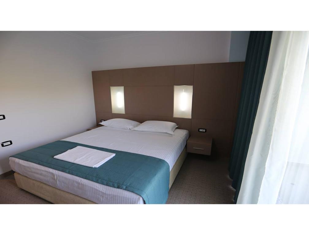 Hotel Voloreka Tushemisht 部屋 写真