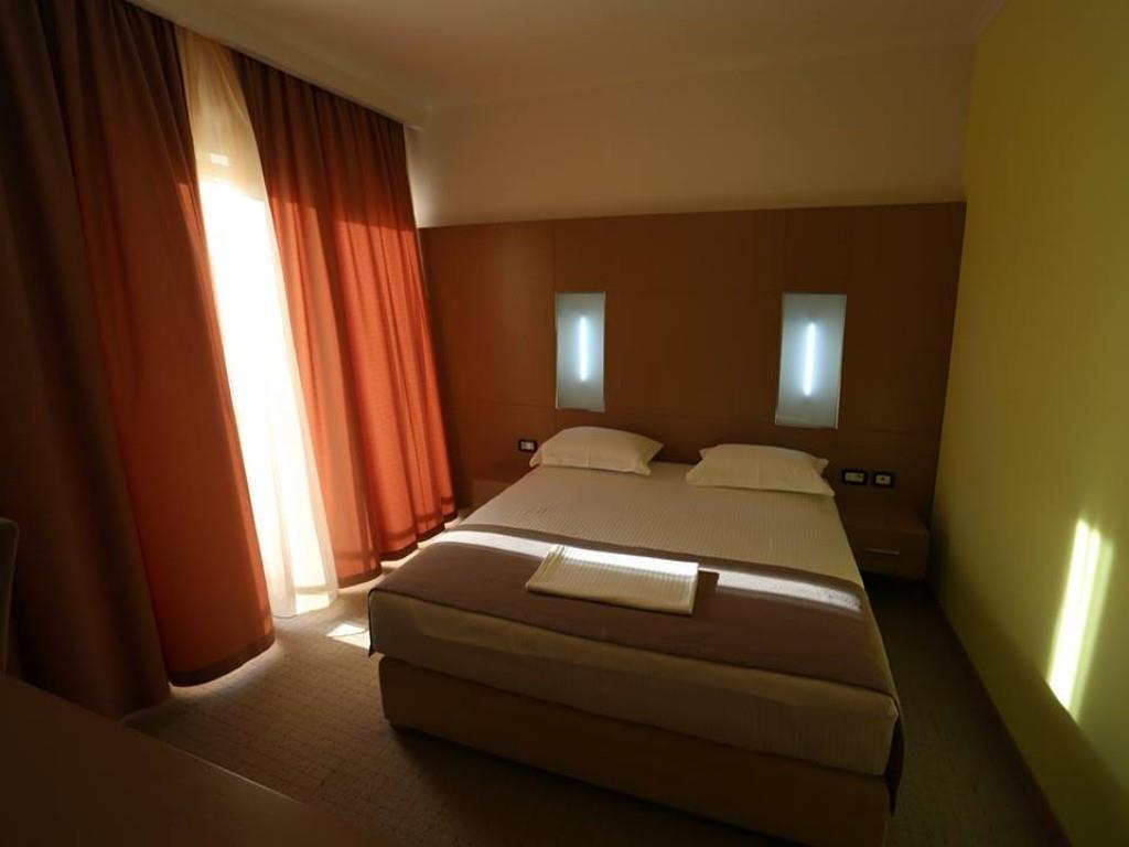 Hotel Voloreka Tushemisht エクステリア 写真